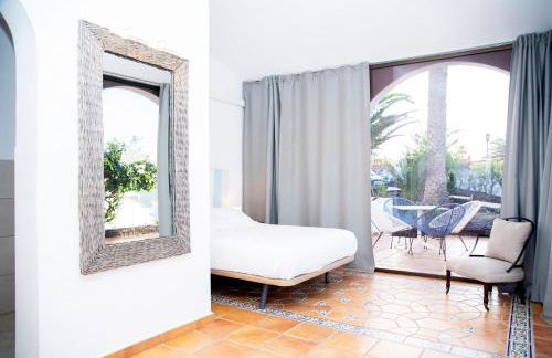 Villa Los Flamencos by Veaco- Beachfront & pool - Photo 29