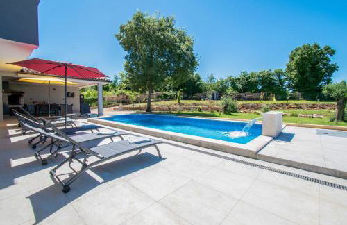 Villa Vala with a large yard near Pula - by Istrabook - Foto 13