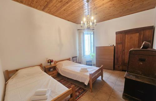 Iselia House - Photo 17