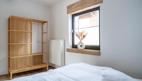 Ferienhaus Ahorn, wunderschöne, neue Wohnungen, ideal für Ausflüge ins Phantasialand, die Städte Köln, Brühl und Bonn oder die Eifel - Foto 4, wardrobe