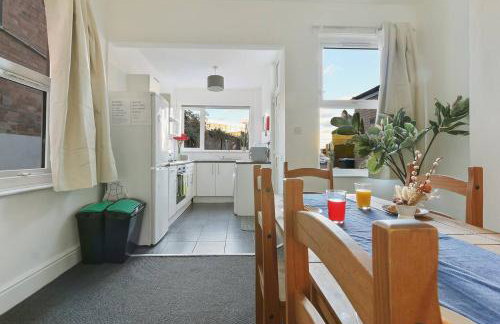Prime Location Stylish 4-Bed House near Trent Br - Foto 23