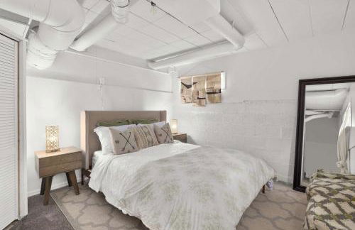 Downtown location Near the Beach Dog Friendly - Photo 5