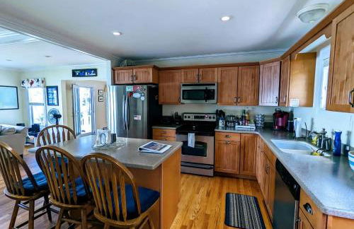 Oceanfront Jellison Beach House - Photo 5