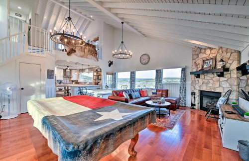 Spacious Getaway about 12 Acres, Views, and Hot Tub! - Foto 1