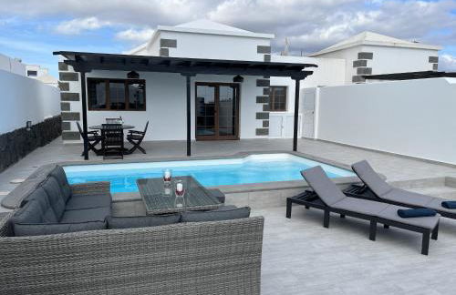 Stunning Villa Arabella - Heated Pool - BBQ - Amazing Terrace - Playa Blanca - Foto 5