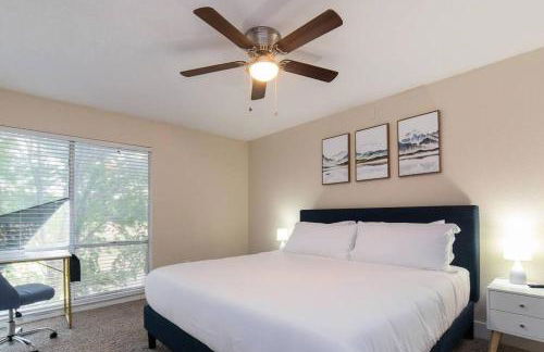 Walk to ATT-Free Parking-Min to attractions-Modern - Photo 19