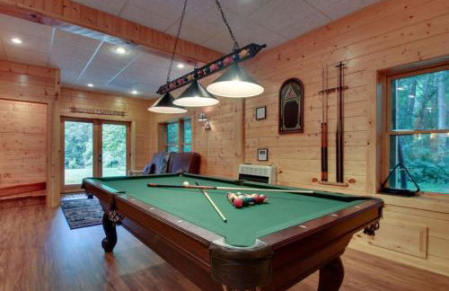 Astounding River View - Outdoor Hot Tub, Volleyball Net, Game Room + More! - Foto 19