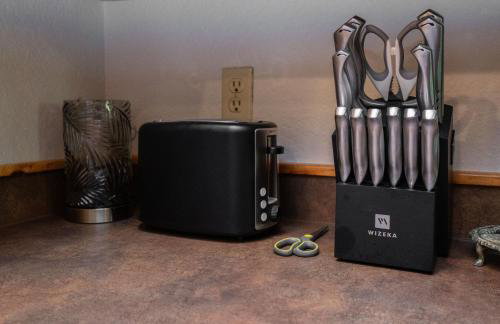 Riverfront Little Red Cabin, Hot Tub, World-class Trout Fishing, Views & Boat Access - Photo 61