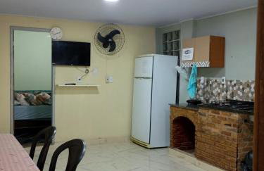 Casa quatro com cozinha americana e quintal compartilhado - Foto 1