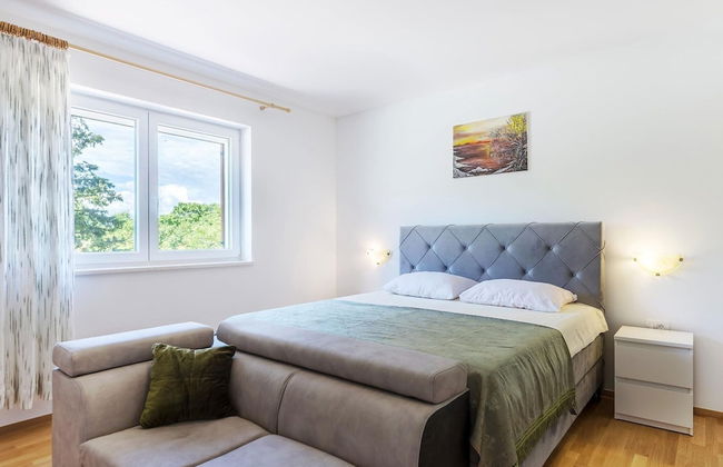 Large Holiday Home With Swimming Pool - Foto 9