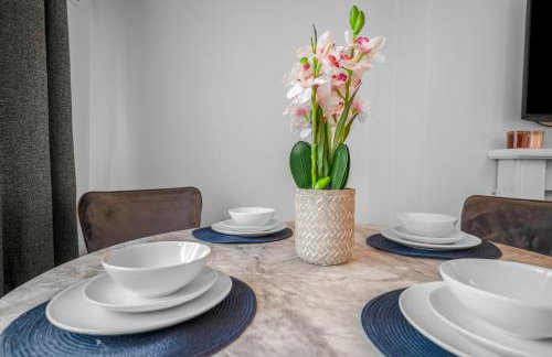 3 Bedrooms Homely House in Motherwell Sleeps 8 comfortably with 6 double beds Near Glasgow Edinburgh Free Private Parking Business Travellers Contractors Holiday Goers Near all Major transport links - Foto 5