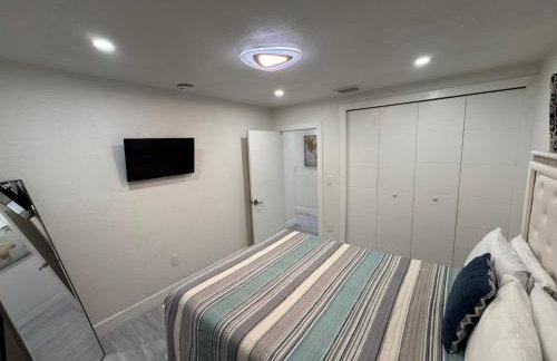 Stylish 2 Bedrooms Apartment by Miami Airport - Photo 6