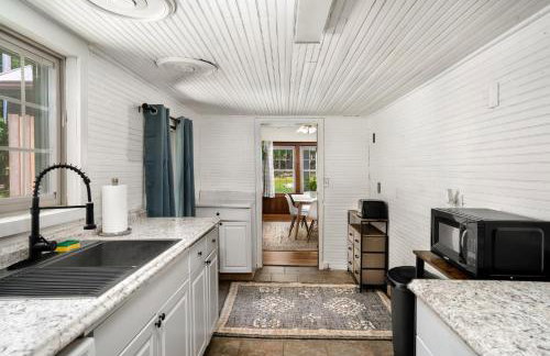 Woodland cabin w hot tub & fire pit - Foto 14