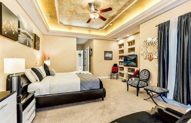 Stunning Large 7 bed Home With Private Pool, Spa, Balcony, Cinema Room, Fitness Suite and Able to see the Disney Fireworks - 467 - Foto 1