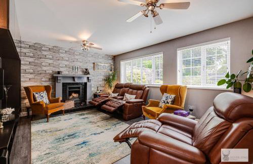 Silver Stag Properties Large 4 bed Property - Photo 2