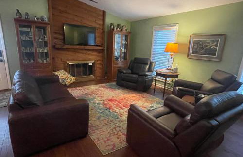 Wayne's Place-Hot tub, pet friendly. Close to HPU - Foto 5