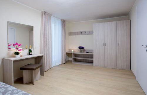 SALA COMACINA APARTMENT NO 1-SLEEPS 10 by Italian Apartments - Foto 28