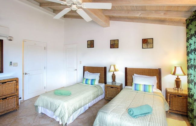 Modern 2-bed Apt Near Beach In St. Lawrence Gap 2 Bedroom Apts by Bluescape - Foto 18