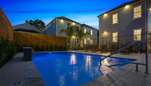 Spacious 5BR Urban Retreat with Balcony & Pool - Foto 4