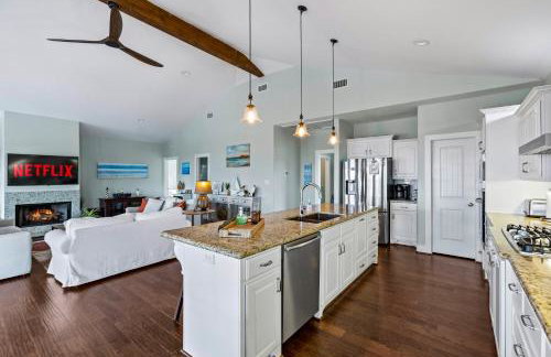 Sand Dollar Beachside 3BR Retreat, Ocean Views, Firepit & Pet Friendly - Foto 23