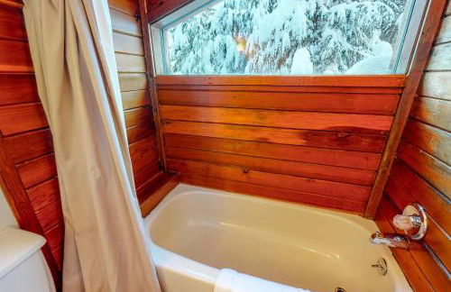 Compton's - Photo 16