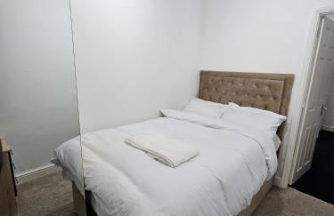 Spacious 3 Bed House with Garden,On-site Free Parking,WIFI - Foto 15