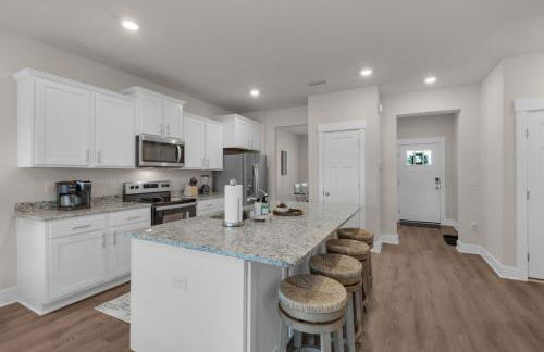 Sea Haven at Serenity - New large home with Golf Cart and game room just mins from Beach! - Foto 29