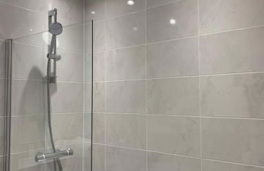 Lakeside 2 BED LUXURY APARTMENT No PARTIES No EVENTS Early Check-in Late Check- Out Allowed - Foto 42