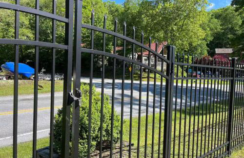 Stunning 4BR Retreat, Deck, Ping Pong, Near Marina - Foto 52