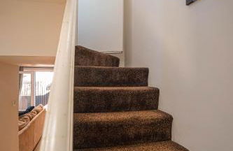 Private and Spacious 2 Bedroom House - Free Parking! - Foto 8