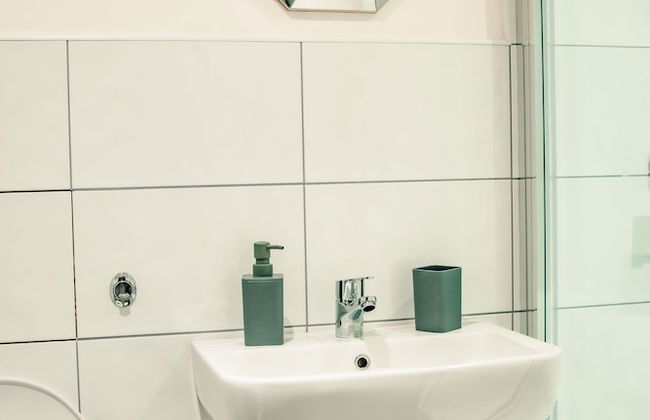 Bv Cosy Basement Apartment At Conditioning House - Photo 15