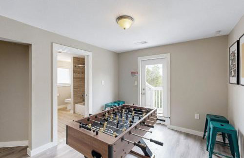 Lovely home on 2+ acres with views, firepit & outdoor kitchen - wedding perfect - Photo 16