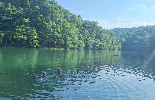 Cozy Lake Duplex Sleeps 5 Games Dog-friendly - Foto 27