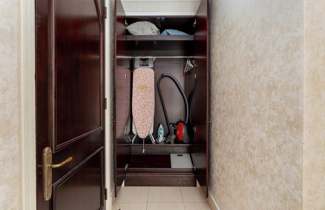 Lux BnB I Souk Al Bahar I Burj Khalifa Views - Photo 8