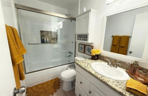 Redondo Oceanfront Gem 2BR BA Balcony & Parking 335 - Foto 18