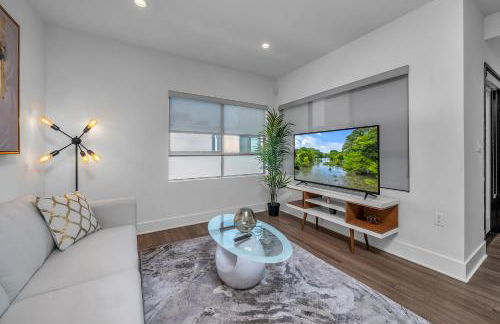 Amazing, Spacious Unit, Heart LA - Photo 22