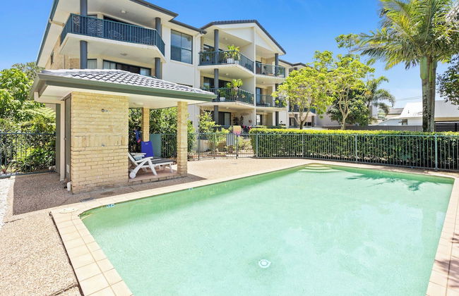 Chic Coastal Charm on Palm Beach - Photo 11