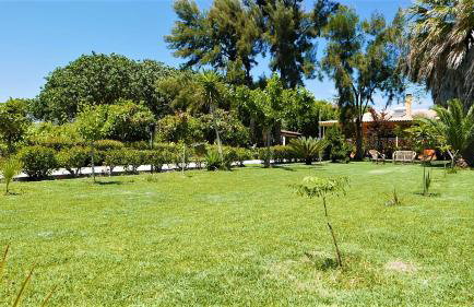 Amarynthos Beachfront Vacation House with garden - Foto 4