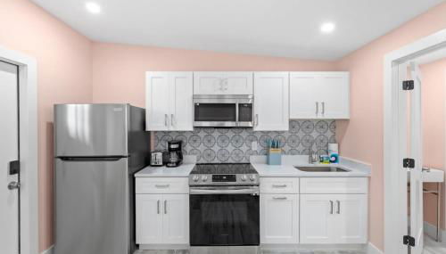 Charming Suite with Balcony and Bikes at Historic Sandpiper Inn - Foto 4