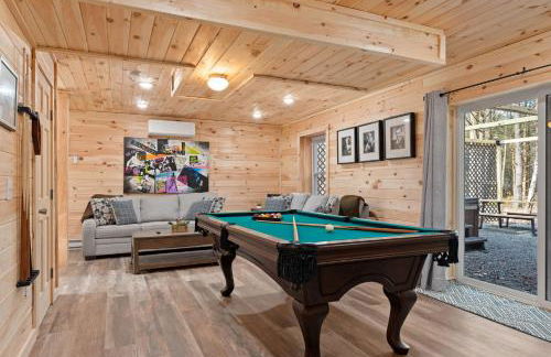 Cozy Cinema Cabin - Hot Tub and More - Foto 45