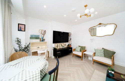 Newly Refurbished Two Bedroom Garden Flat - Sleeps 6 - Foto 8