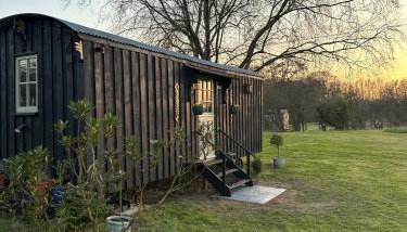 Mountbatten Shepherds hut & Buckhurst Shepherds hut - Photo 2
