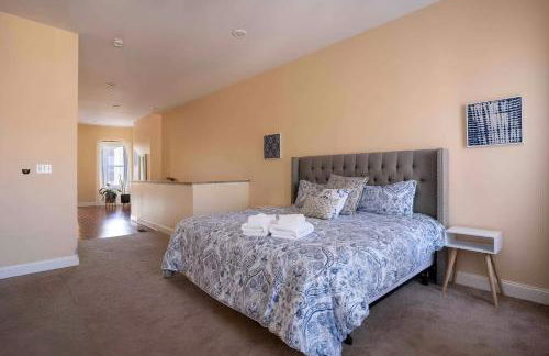 Modern Retreat Near John Hopkins Central Location! - Foto 9