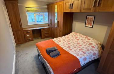 Spacious 3 bed house garden & parking sleeps 5 - Foto 7