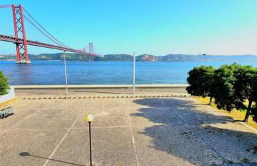 Lisbon Charm Stay -Patio & Gym - Photo 18