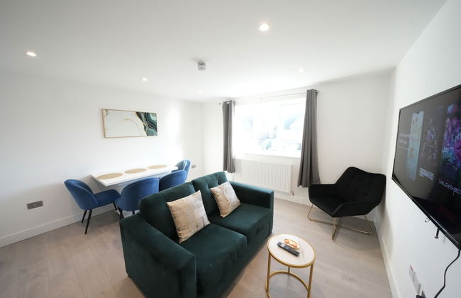 Heathrow Charge and Go - Photo 63