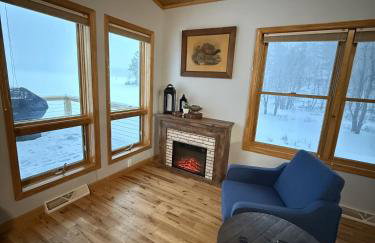 Luxury Waterfront Retreat on Black Lake - Foto 12