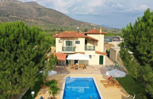 Family cosy Vila, swimming pool, close to Nauplio - Foto 1