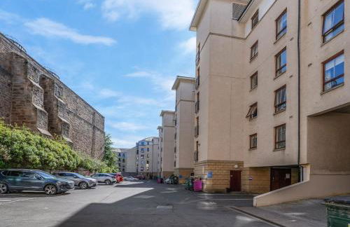 Modern 2 bedroom apartment in City Centre - Photo 51