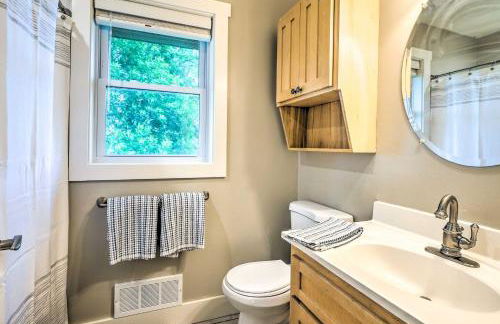 Waterfront Mound Retreat with Dock and Lake Access! - Foto 20